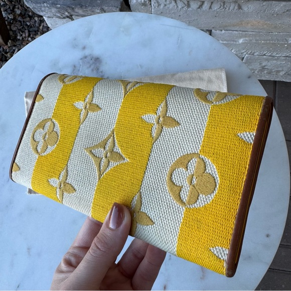SOLD Louis Vuitton Canvas Capucines Wallet - Picture 9 of 16